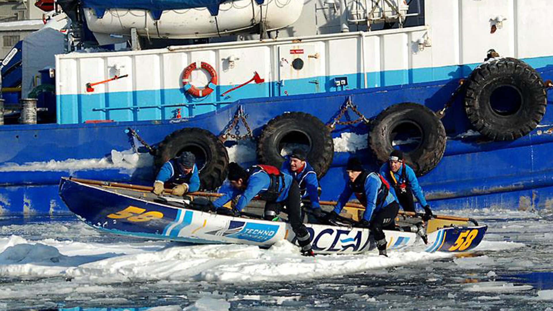 Ocean sponsor of the Carnaval de Québec canoe race