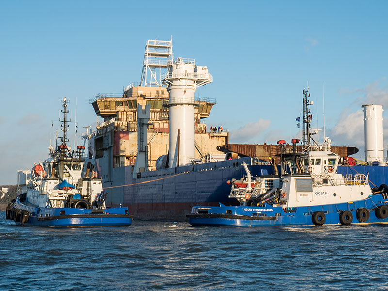 COMPLEX MARINE TOWING OPERATION ON THE ST. LAWRENCE RIVER