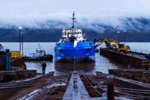 La cale sèche réglementaire de 10 ans : un jalon important pour la drague OCEAN TRAVERSE NORD au chantier naval de l'Isle-aux-Coudres